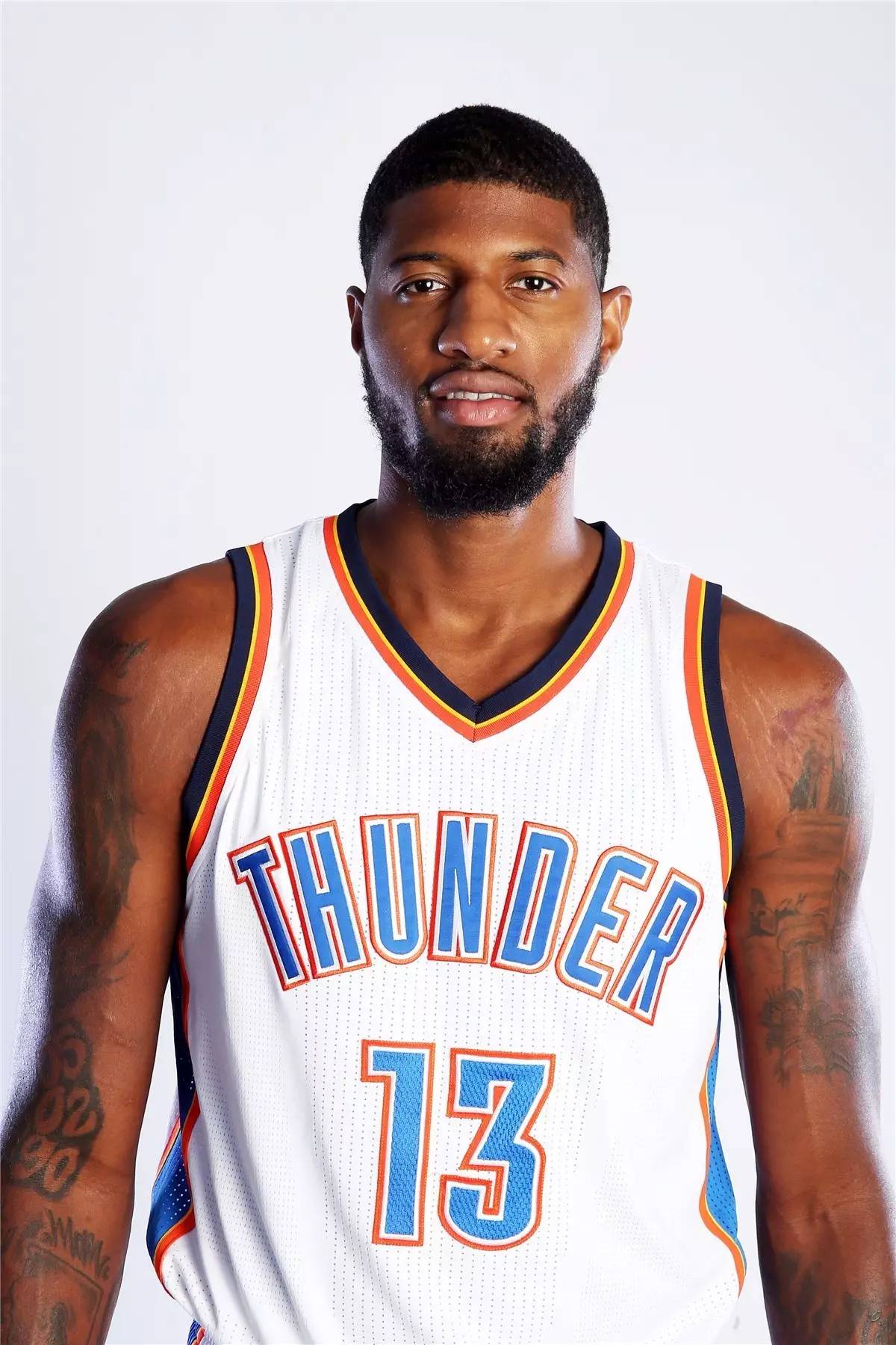 凯利这个被动，连着几次找霍伊伦最后还是没找到，（凯利过于被动，屡次寻霍伊伦仍无果）