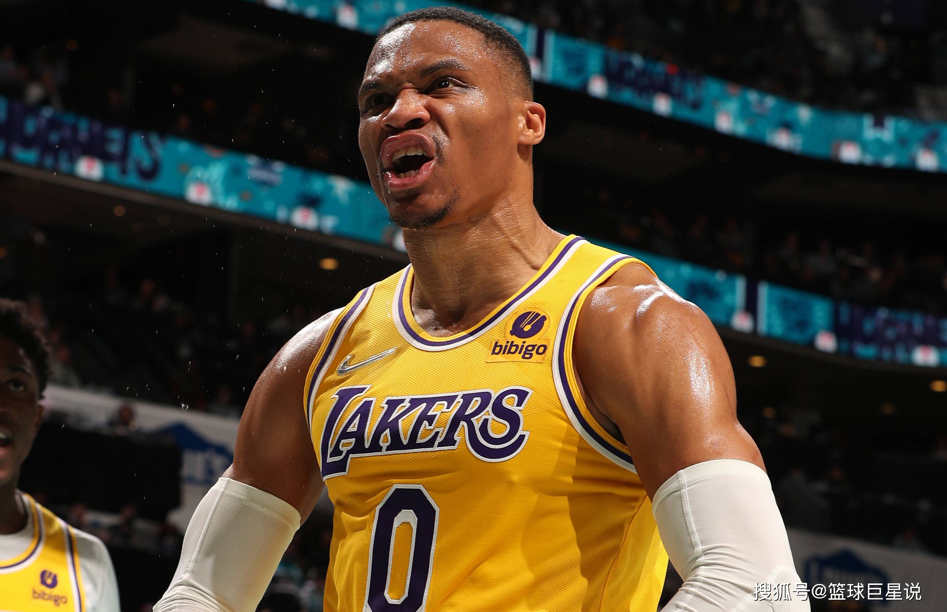 澳超战报：科斯格罗夫双响，九人奥克兰FC2-1惠灵顿凤凰（澳超速递：科斯格罗夫梅开二度，9人奥克兰FC2比1力克惠灵顿凤凰）