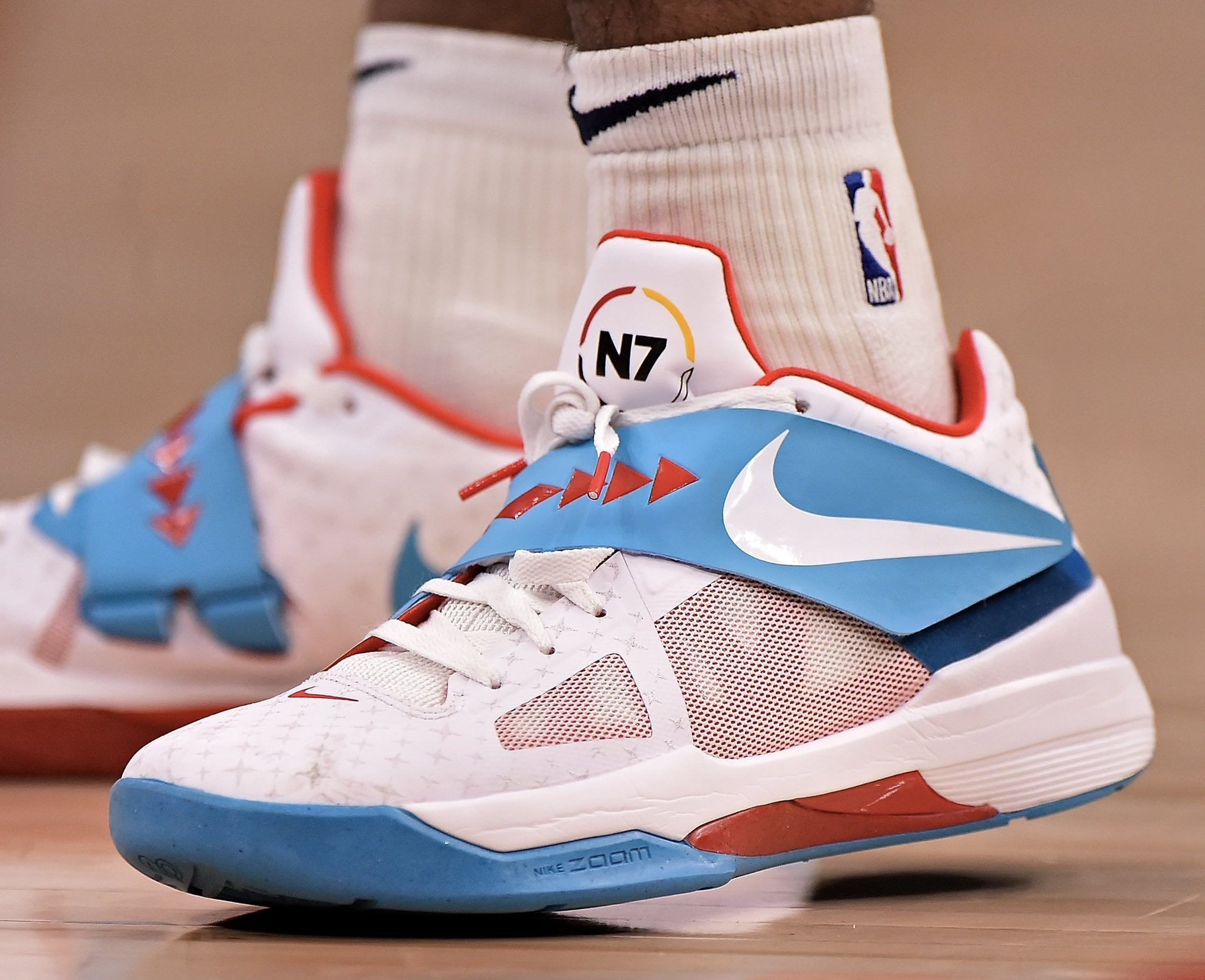 半场：卡利亚里0-0罗马，埃斯波西托造险（半场战报：卡利亚里与罗马互交白卷，埃斯波西托险些破门）