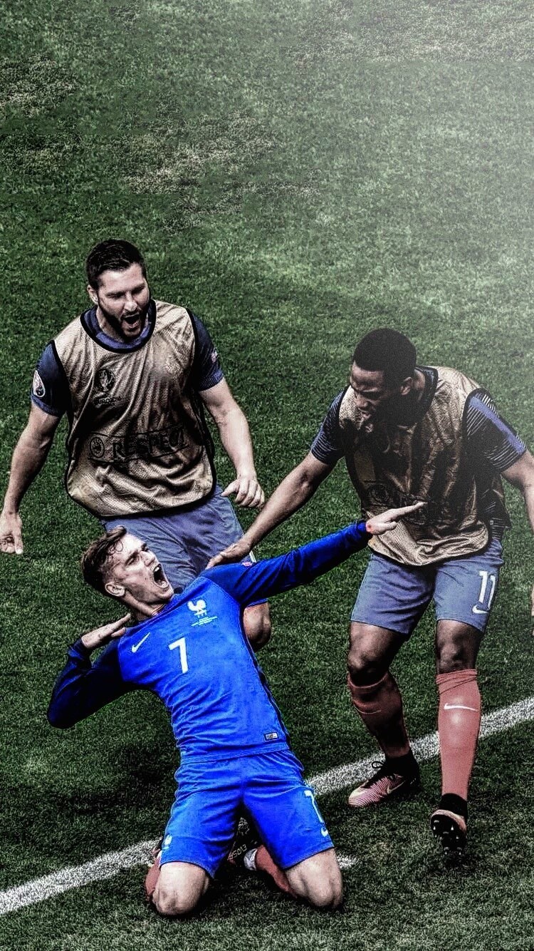 拜仁莱万多夫斯基关键进球锁定胜局（莱万致胜球助拜仁全取三分）