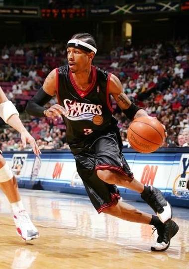 中足联颁奖：辽宁铁人外援姆本扎当选中甲赛季最佳球员（中足联年度颁奖：辽宁铁人外援姆本扎荣膺中甲赛季最佳球员）