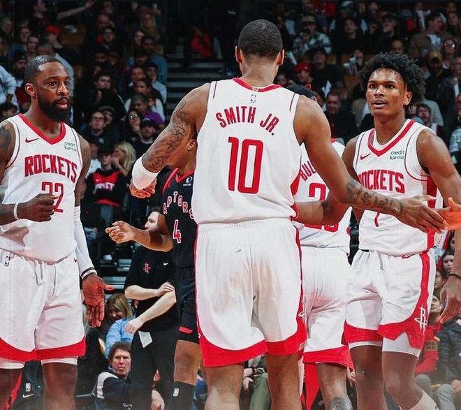 阿森纳3-1拜仁破其不败金身，马杜埃凯首球诺伊尔失误送礼（阿森纳3-1击退拜仁终结不败，马杜埃凯斩首球诺伊尔失误送大礼）