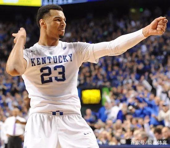 随着曼城1-2，利物浦0-3，英超最新争冠形势出炉：天助阿森纳得利（曼城1-2、利物浦0-3，英超争冠格局突变：阿森纳坐收渔利）