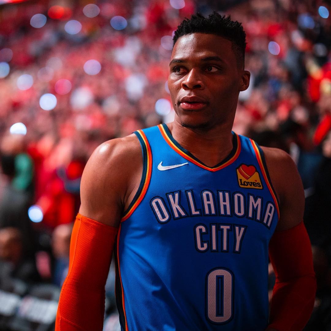 崔永熙：杨瀚森把女友带身边确实压力很大 希望他用实力打破质疑（崔永熙谈杨瀚森带女友在侧：压力不小，盼他用实力回应质疑）