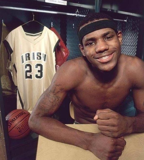 重返诺坎普首战，45157人现场观看巴萨vs毕尔巴鄂竞技（诺坎普回归首战，45157名球迷见证巴萨对阵毕尔巴鄂竞技）