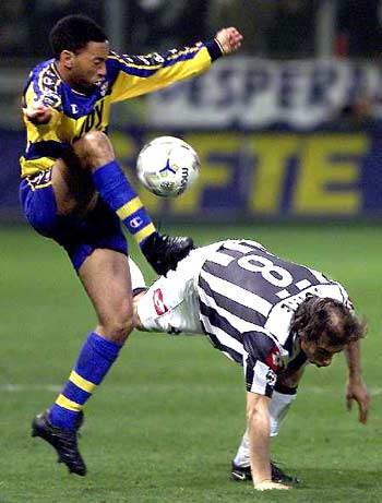 埃尔切vs皇家社会：拉法-米尔、佩德罗萨首发，久保建英、奥亚萨瓦尔出战（埃尔切对阵皇家社会：拉法-米尔、佩德罗萨先发，久保建英与奥亚萨瓦尔出场）